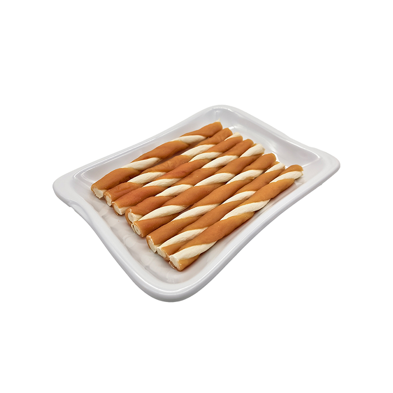 치킨 나선형으로 감싼 콜라겐 츄 스틱